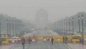 Weather Update Today: Delhi receives light rain, AQI continues to remain in 'very poor' category