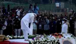 Lata Mangeshkar Funeral: PM Modi pays last respects to Lata Mangeshkar in Mumbai