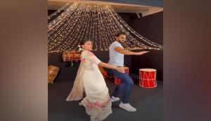 Ranveer Singh dances to 'Dholida' with Alia Bhatt; watch video