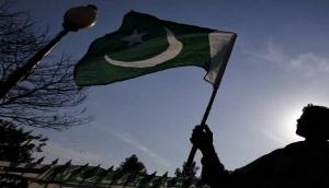Pakistan's political parties blame each other for economic crisis in the country