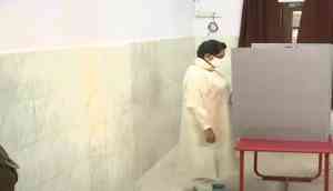 UP Elections phase 4: Mayawati casts her vote in Lucknow; says Muslims are not happy with SP