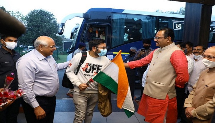 Ukraine Russia Conflict: Over 100 students return from Ukraine, Gujarat CM Patel greets them