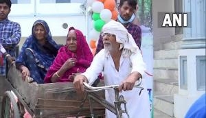 UP Elections 2022: Elderly man pulls cart carrying wife, disabled women to cast vote