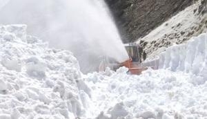 J-K: Snow clearing operation starts in full swing on Mughal Road
