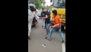 Food delivery boy thrashes girl for abusing boyfriend; video goes viral [Watch] 