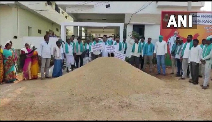 Telangana paddy row: Farmers stage protest against Centre, dump paddy outside BJP MP's residence