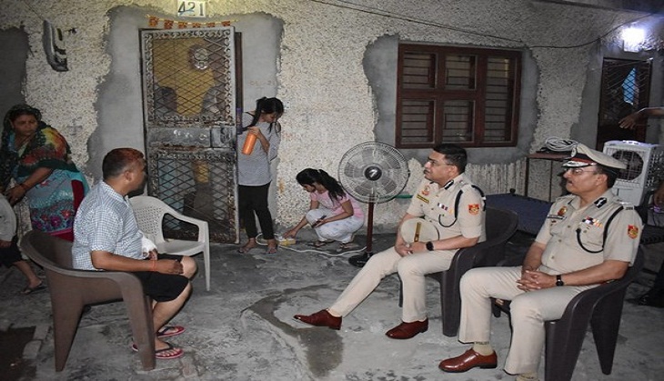 Jahangirpuri violence: Delhi Police Commissioner meets sub-inspector injured in violence, assures support