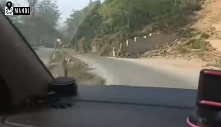 Steering wheel of speeding car gets locked; what happens next will shock you!