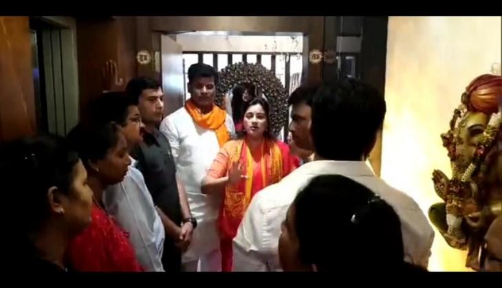 MLA-MP couple's plan to chant Hanuman Chalisa outside CM Thackeray's residence triggers row