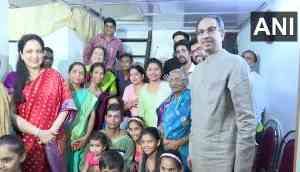 Mumbai: Uddhav Thackeray, Aaditya  meet 80-year-old Shiv Sena worker