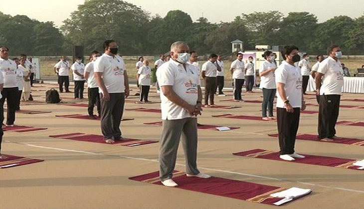 Delhi: Jyotiraditya Scindia, Gen VK Singh inaugurate mega 'Yog Prabha' event at Safdarjung airport