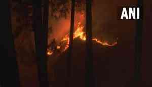 J-K: Forest fire in Udhampur area continues to rage, villagers fear it might enter residential areas