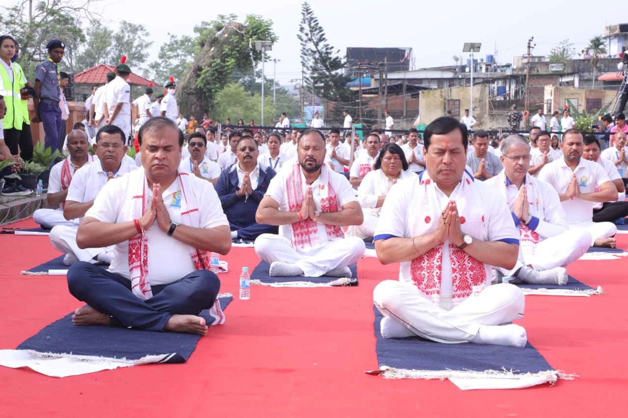 Assam: Sarbananda Sonowal, Himanta Biswa Sarma attend 'Yoga Utsav'