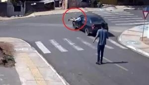 Man jumps into moving car and saves it from crashing, incredible episode caught on cam [Watch]