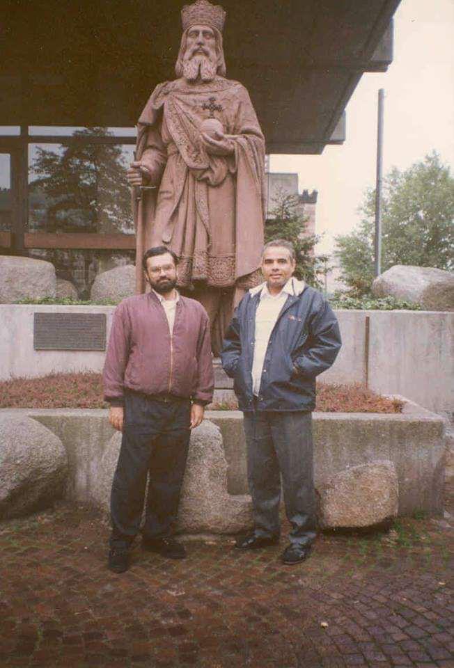 PM Modi's 30-year-old photo in Germany leaves netizens fascinated
