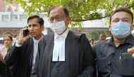 P Chidambaram heckled by party workers outside Calcutta HC