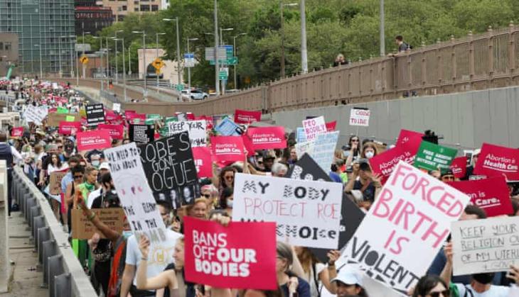 US: Thousands gather for pro-abortion rights rally in Los Angeles 