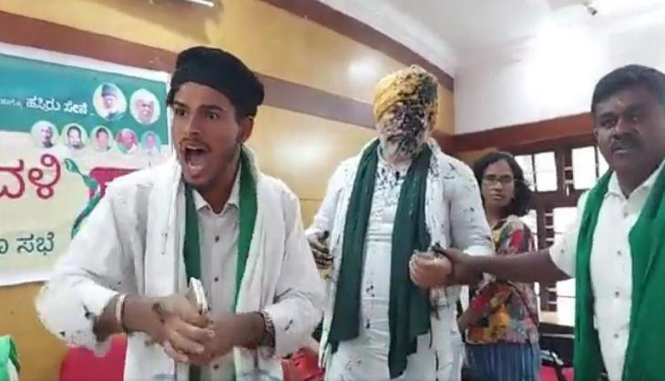 Ink thrown at farmer leader Rakesh Tikait in Bengaluru, here's the video [Watch]  