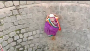 Villagers risk their lives everyday to fetch water from dry well [Watch]