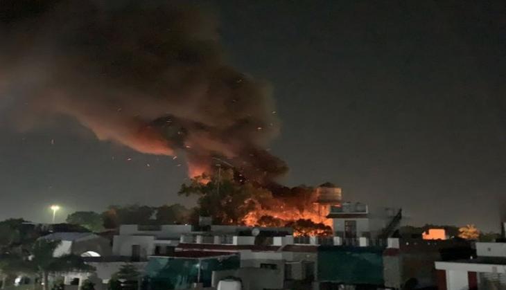 J-K Massive fire breaks out at police station, several vehicles gutted