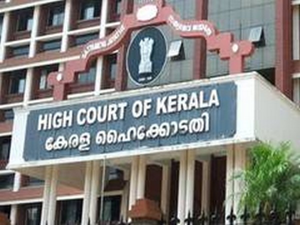 Kerala HC dismisses anticipatory bail plea of Swapna, Sarith in gold smuggling case