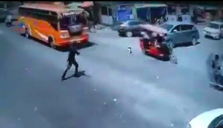 Viral video shows traffic cop saving life of toddler [Watch]