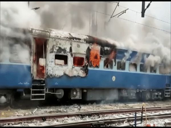 Bihar: Anti-Agnipath protests turn violent, 3 trains set ablaze