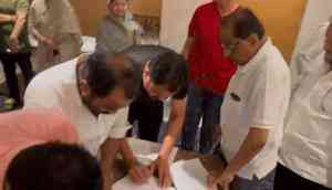 Maharashtra political crisis: Rebel Sena MLAs sign letter of support to Eknath Shinde, likely to seek floor test
