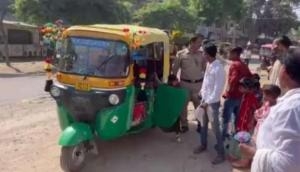 UP cops find 27 passengers sitting in an autorickshaw; checkout viral video
