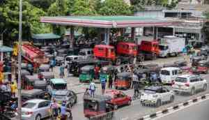 Sri Lankans turn to bicycles amid fuel shortage, skyrocketing prices