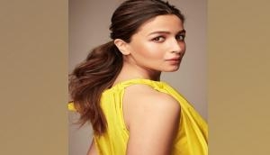 Mom-to-be Alia Bhatt looks elegant as she exudes pregnancy glow in yellow comfy dress