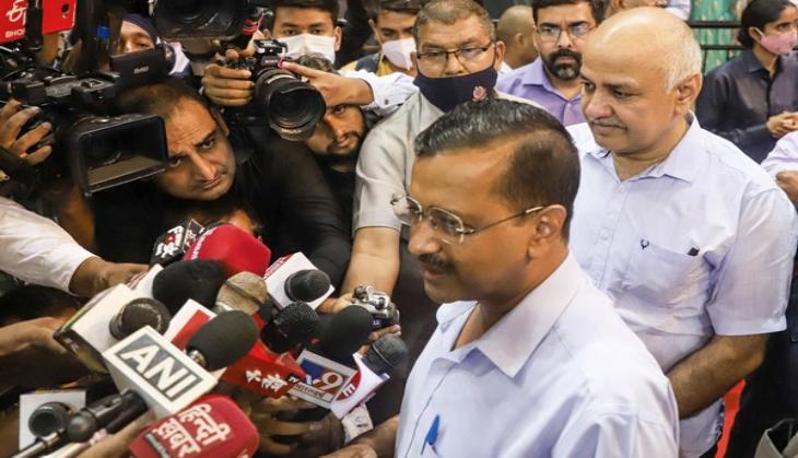 Delhi govt to allow private liquor shops to operate for one more month
