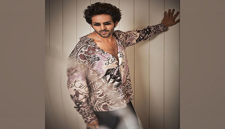 Kartik Aaryan treats fans with glimpses from script reading session of his upcoming film
