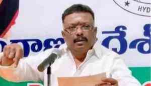 Ex-AICC spokesperson Dasoju Sravan joins BJP