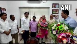 Karnataka: State BJP in-charge Arun Singh meets Yediyurappa, says 'party will expand under him'