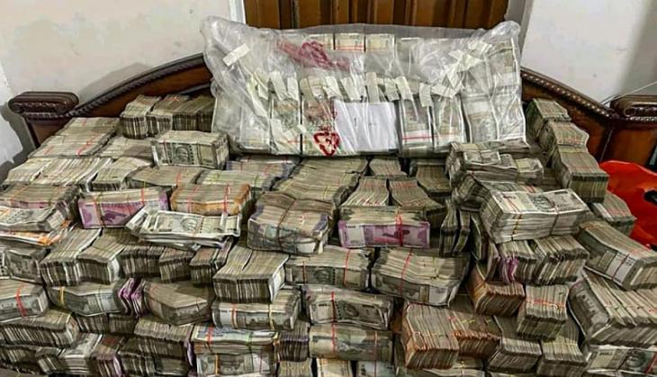 ED recovers over Rs 17 cr in 5 trunks from Kolkata businessman Aamir Khan, know who he is