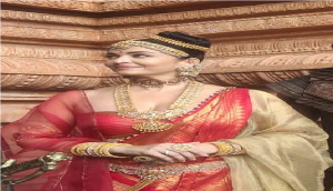 Ponniyin Selvan 1 BTS PHOTOS: Aishwarya Rai looks gorgeous, chills with co-stars