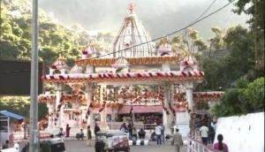 Navratri 2022 Day 1: Devotees offer prayers to Maa Durga 