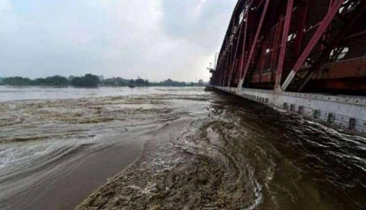 Delhi Alert! Yamuna flowing above danger mark