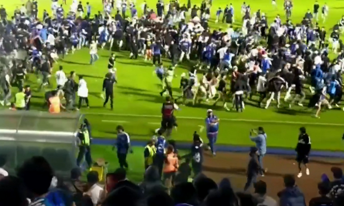 Indonesia: At least 174 killed in stampede after riot broke out at football match 
