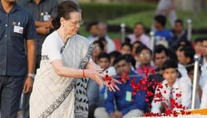 Sonia Gandhi, Kharge pay tribute to Mahatma Gandhi at Rajghat