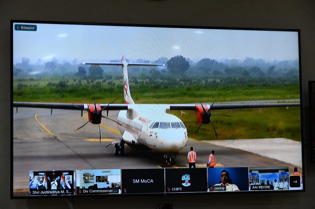 Union Min Scindia, CM Baghel inaugurate direct flight from Bilaspur to Indore