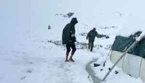 Higher reaches of Uttarakhand receive heavy snowfall