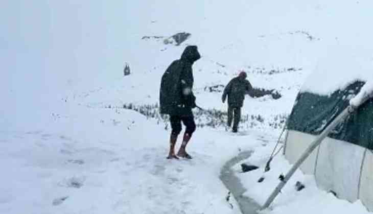 Higher reaches of Uttarakhand receive heavy snowfall | Catch News