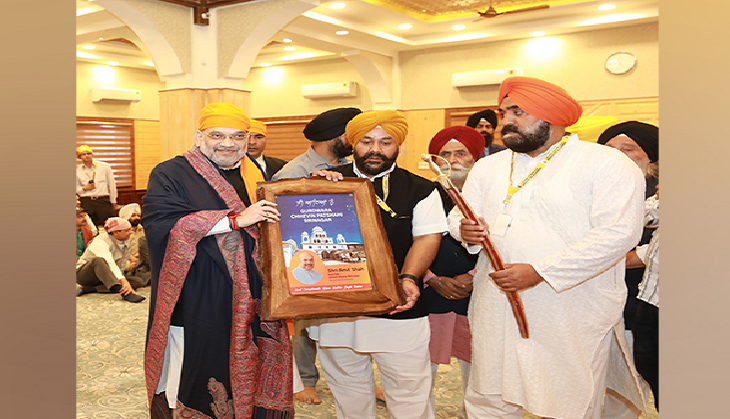 J&K: Amit Shah visits Gurudwara in Srinagar