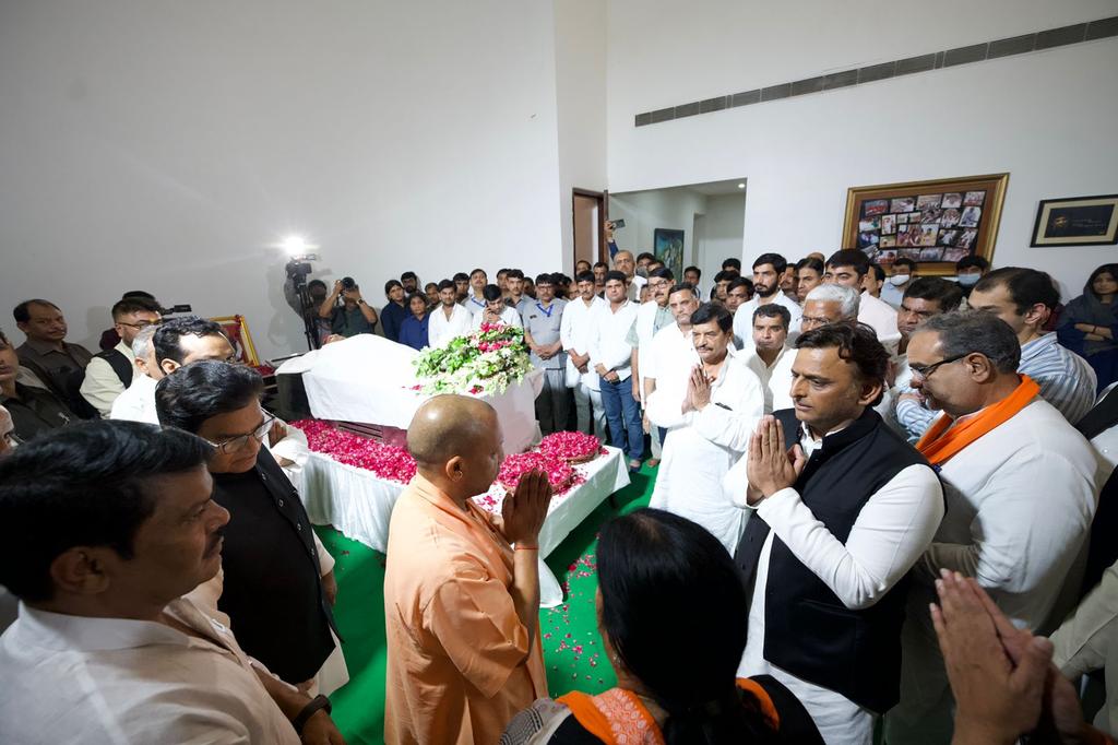 UP: Last rites of Mulayam Singh Yadav in his ancestral village Saifai today