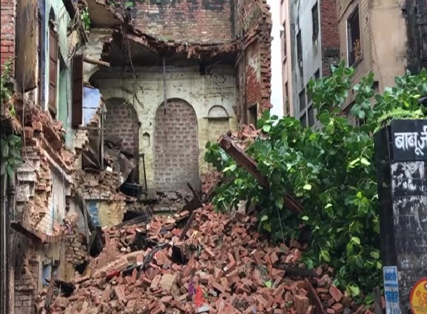 UP: Building collapses in Kanpur due to incessant rains