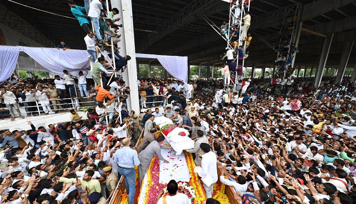 Mulayam Singh Yadav cremated with full state honours; top leaders attend last rites