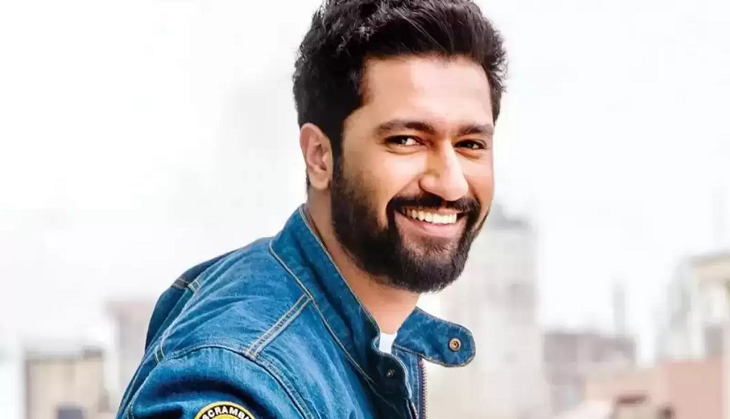 Vicky Kaushal plays cricket with film crew…sixer?, Watch viral video here