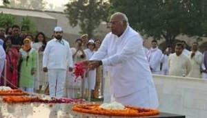 Congress President-elect Mallikarjun Kharge pays homage to Mahatma Gandhi at Rajghat